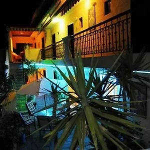 Hotel Petunia, Neos Marmaras